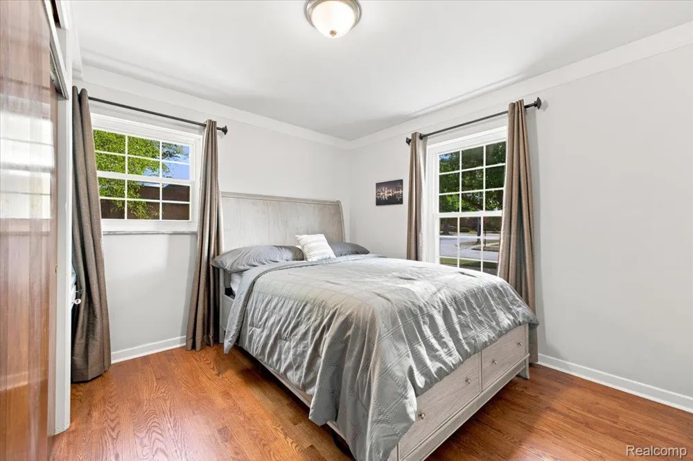 20691 Wedgewood Drive Grosse Pointe Woods City, MI 48236