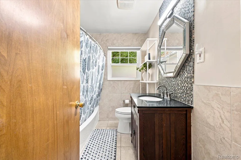 20691 Wedgewood Drive Grosse Pointe Woods City, MI 48236