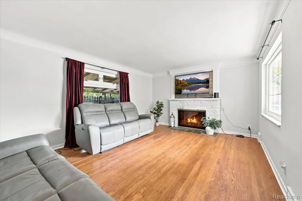 20691 Wedgewood Drive Grosse Pointe Woods City, MI 48236