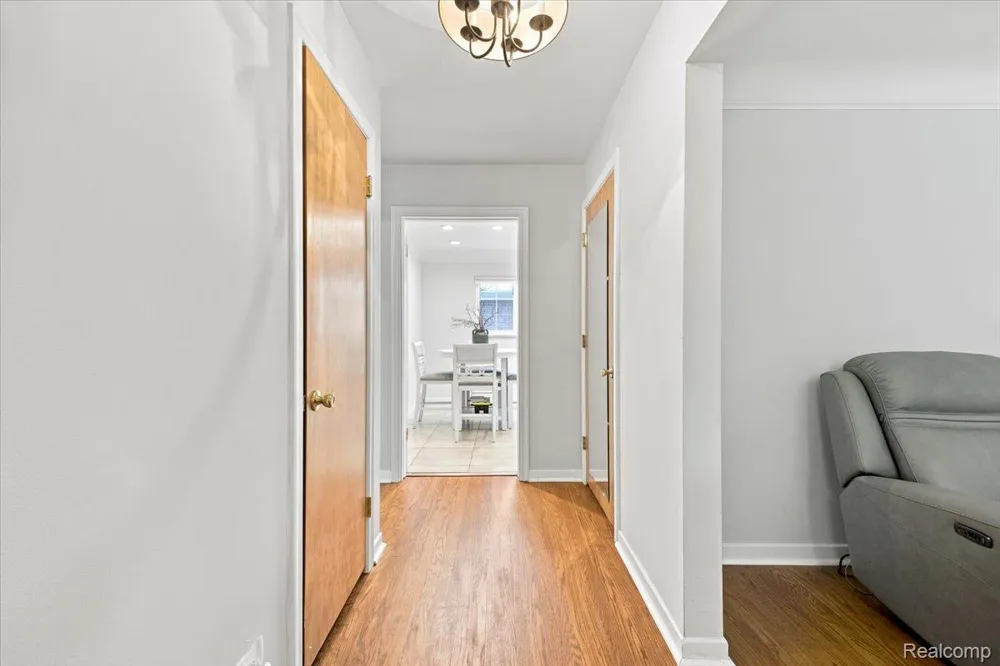 20691 Wedgewood Drive Grosse Pointe Woods City, MI 48236