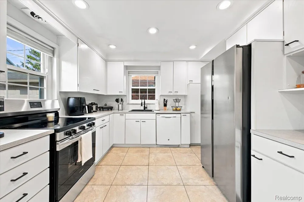 20691 Wedgewood Drive Grosse Pointe Woods City, MI 48236