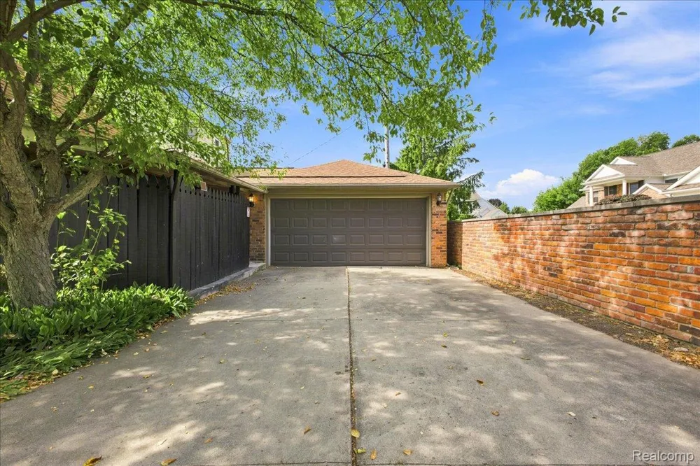 20691 Wedgewood Drive Grosse Pointe Woods City, MI 48236