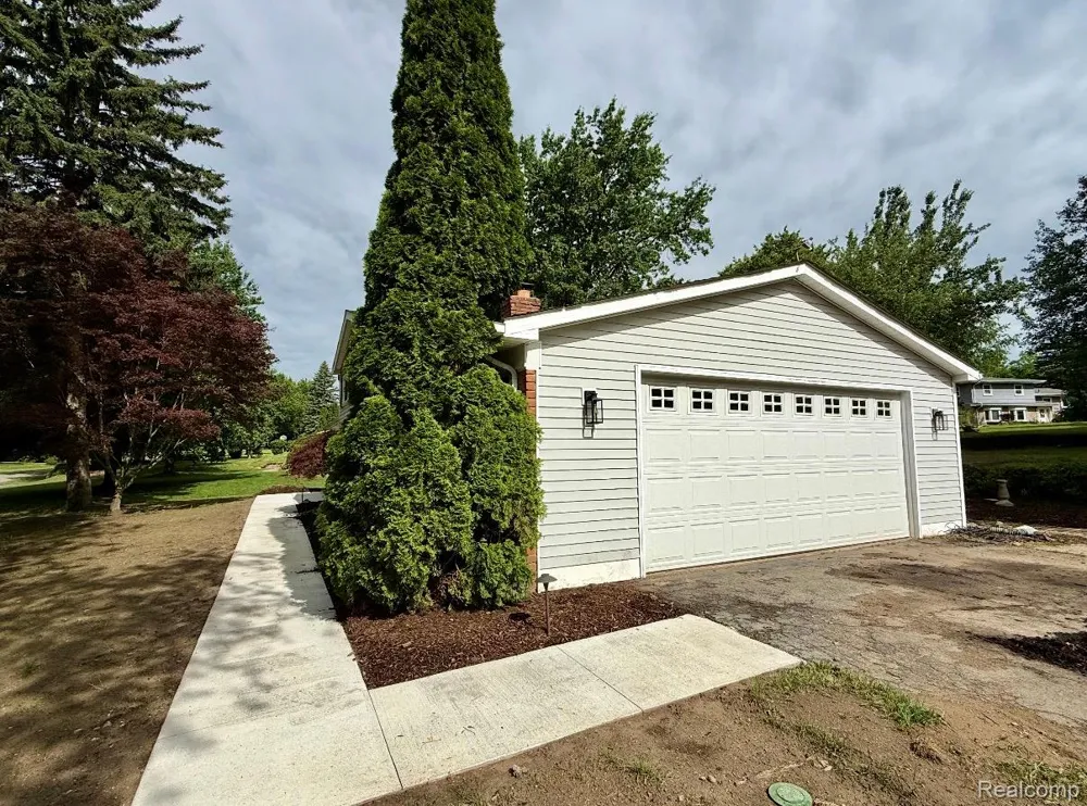 2360 Oklahoma Avenue Rochester Hills City, MI 48309