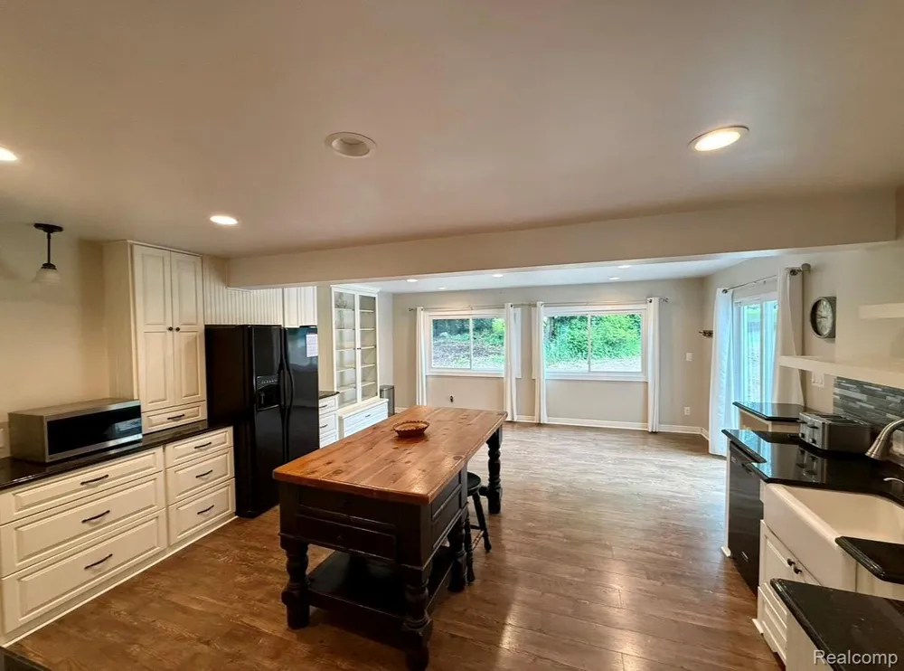 2360 Oklahoma Avenue Rochester Hills City, MI 48309