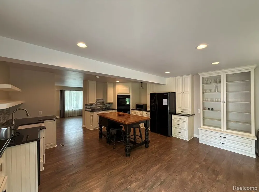 2360 Oklahoma Avenue Rochester Hills City, MI 48309