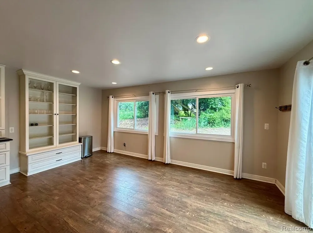 2360 Oklahoma Avenue Rochester Hills City, MI 48309