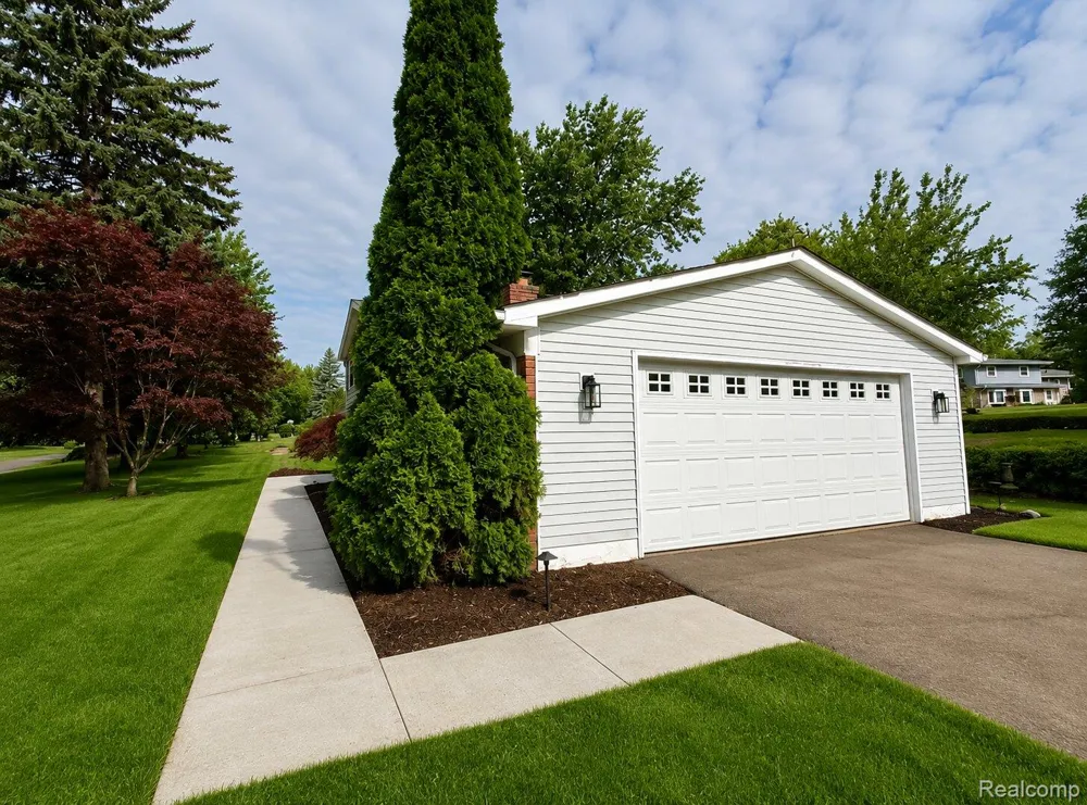 2360 Oklahoma Avenue Rochester Hills City, MI 48309