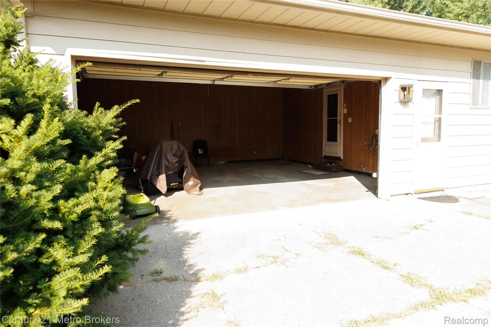 4394 Apache Drive Burton City, MI 48509