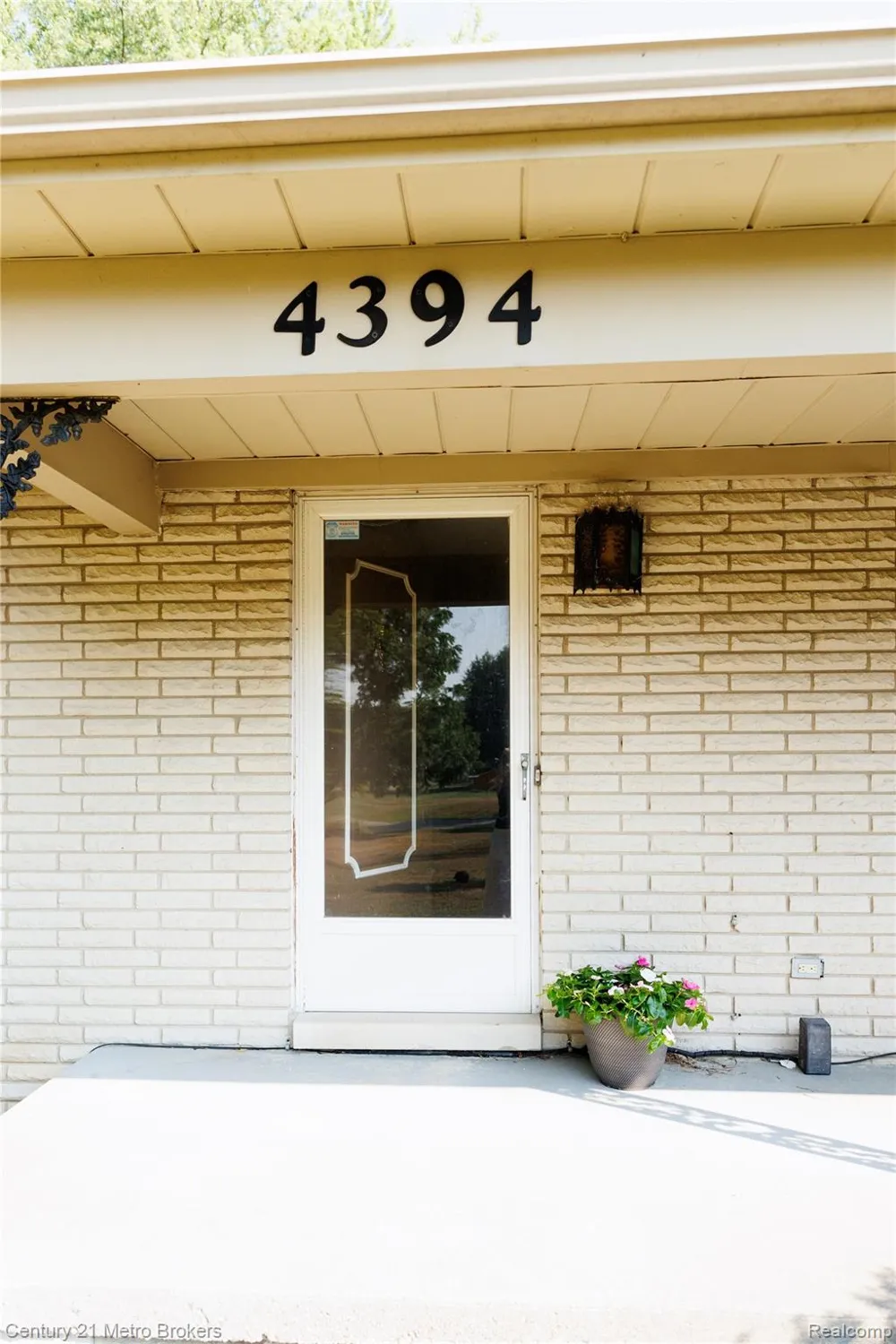 4394 Apache Drive Burton City, MI 48509