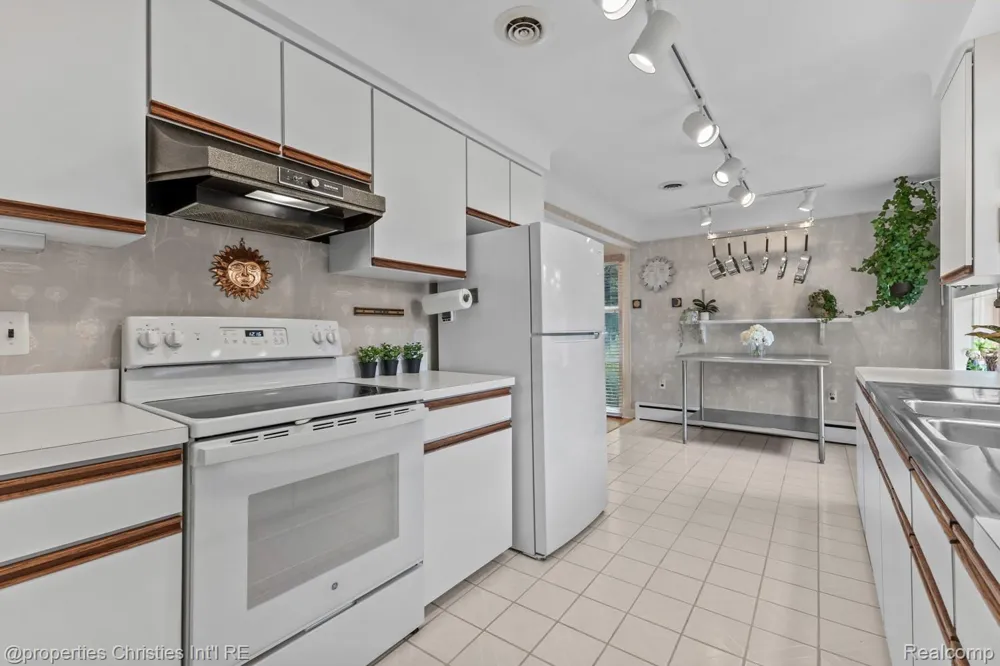 701 Spring Drive Northville City, MI 48167