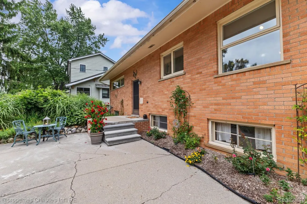 701 Spring Drive Northville City, MI 48167