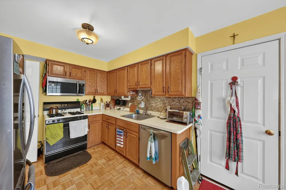 23553 Northport Drive Clinton Charter Township, MI 48036