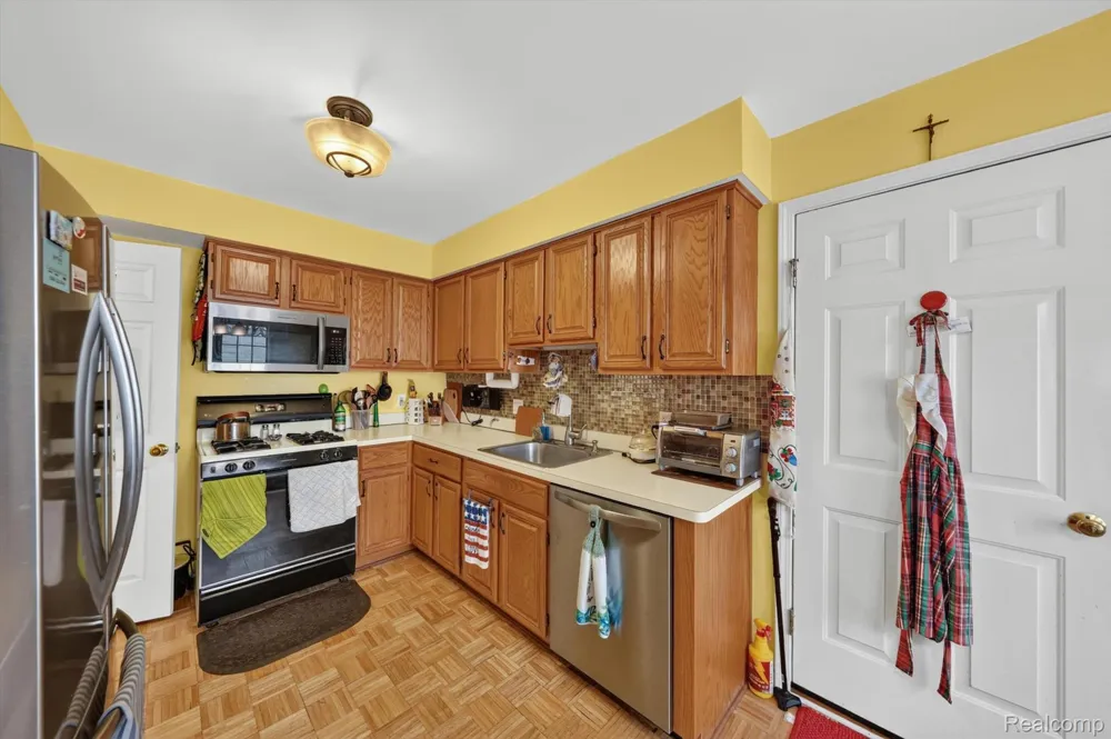 23553 Northport Drive Clinton Charter Township, MI 48036