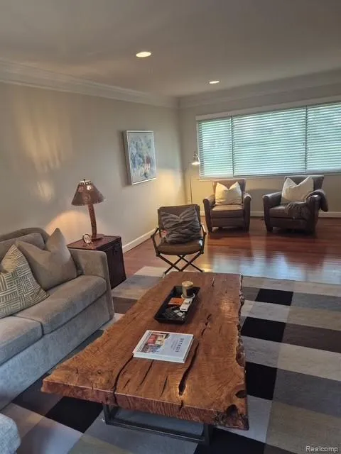 142 E Hickory Grove Road #3 Bloomfield Hills City, MI 48304