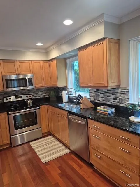 142 E Hickory Grove Road #3 Bloomfield Hills City, MI 48304