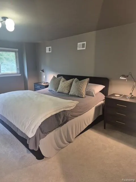 142 E Hickory Grove Road #3 Bloomfield Hills City, MI 48304