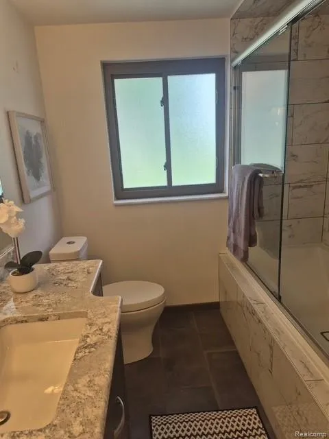 142 E Hickory Grove Road #3 Bloomfield Hills City, MI 48304