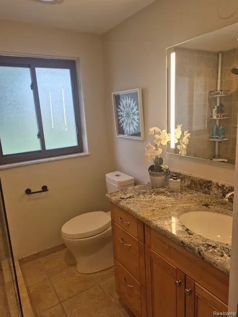 142 E Hickory Grove Road #3 Bloomfield Hills City, MI 48304