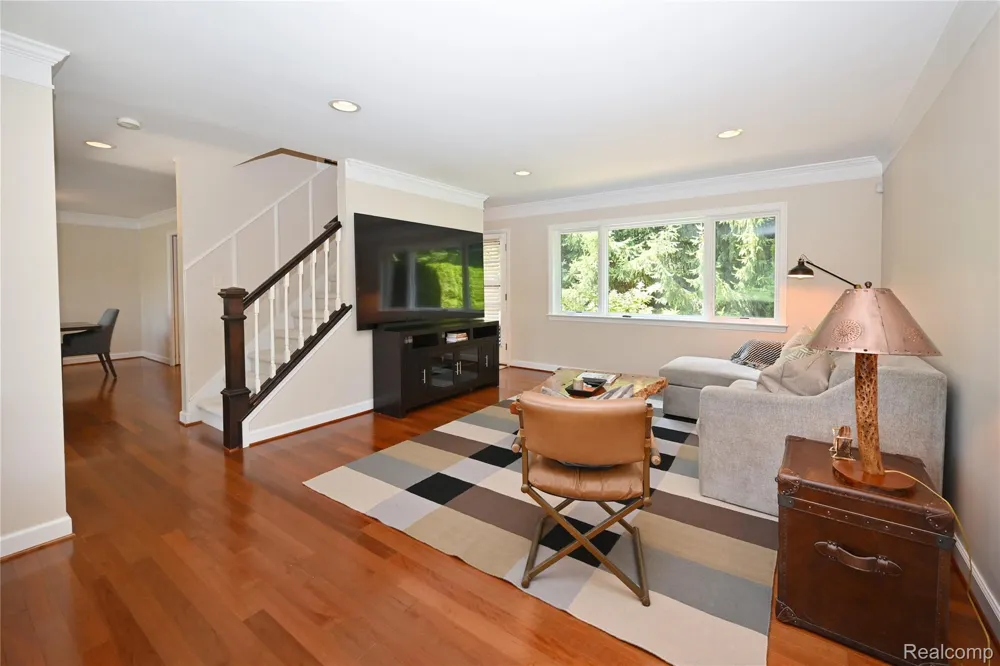 142 E Hickory Grove Road #3 Bloomfield Hills City, MI 48304