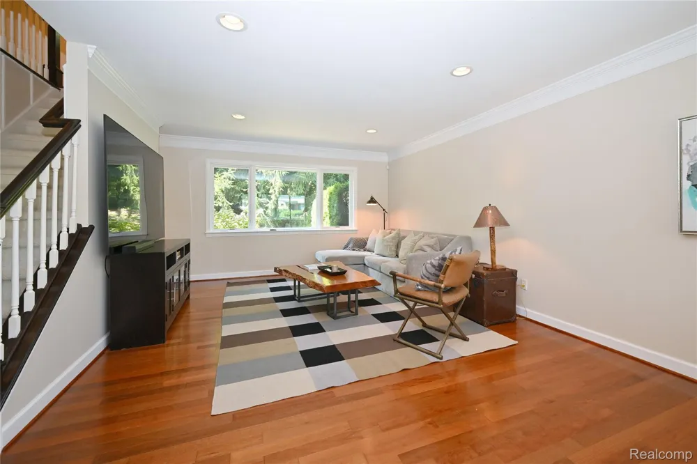 142 E Hickory Grove Road #3 Bloomfield Hills City, MI 48304