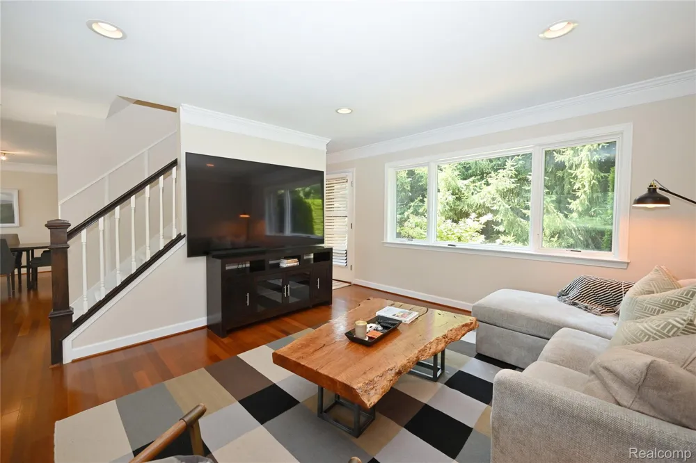 142 E Hickory Grove Road #3 Bloomfield Hills City, MI 48304