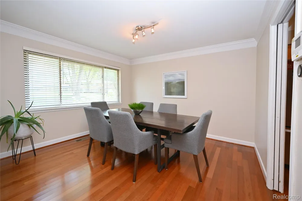 142 E Hickory Grove Road #3 Bloomfield Hills City, MI 48304