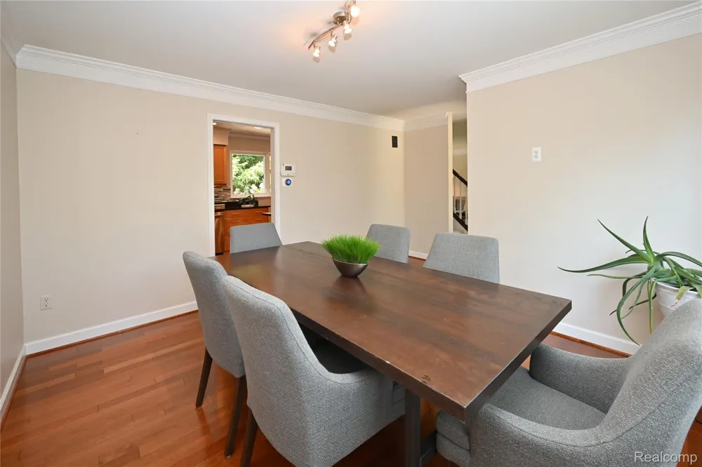 142 E Hickory Grove Road #3 Bloomfield Hills City, MI 48304