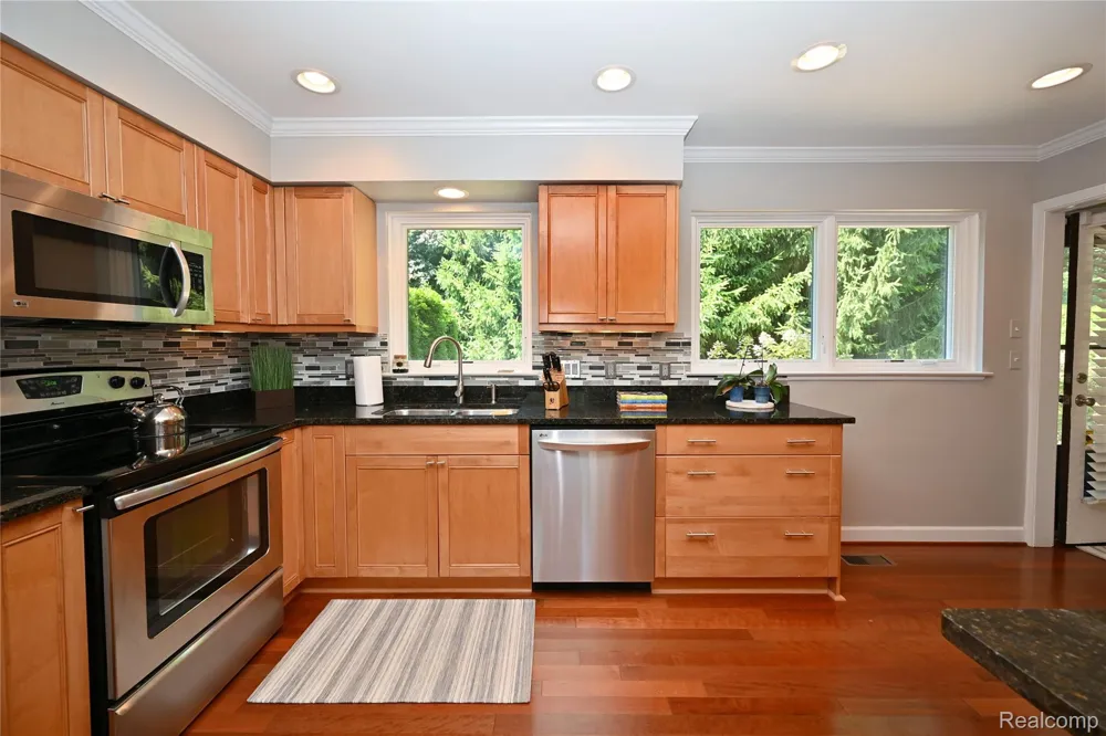 142 E Hickory Grove Road #3 Bloomfield Hills City, MI 48304