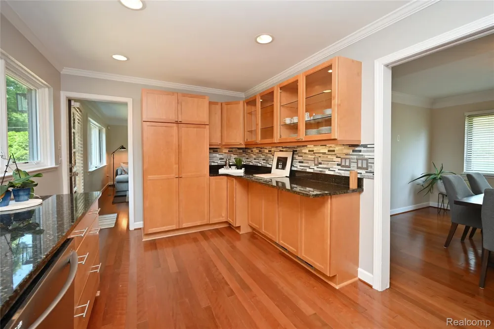 142 E Hickory Grove Road #3 Bloomfield Hills City, MI 48304