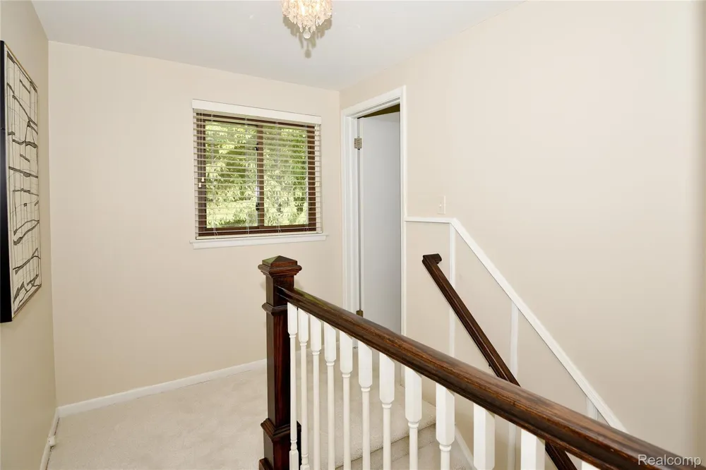 142 E Hickory Grove Road #3 Bloomfield Hills City, MI 48304