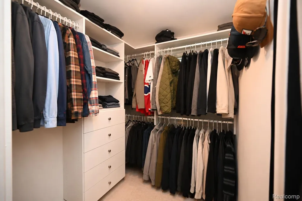 142 E Hickory Grove Road #3 Bloomfield Hills City, MI 48304