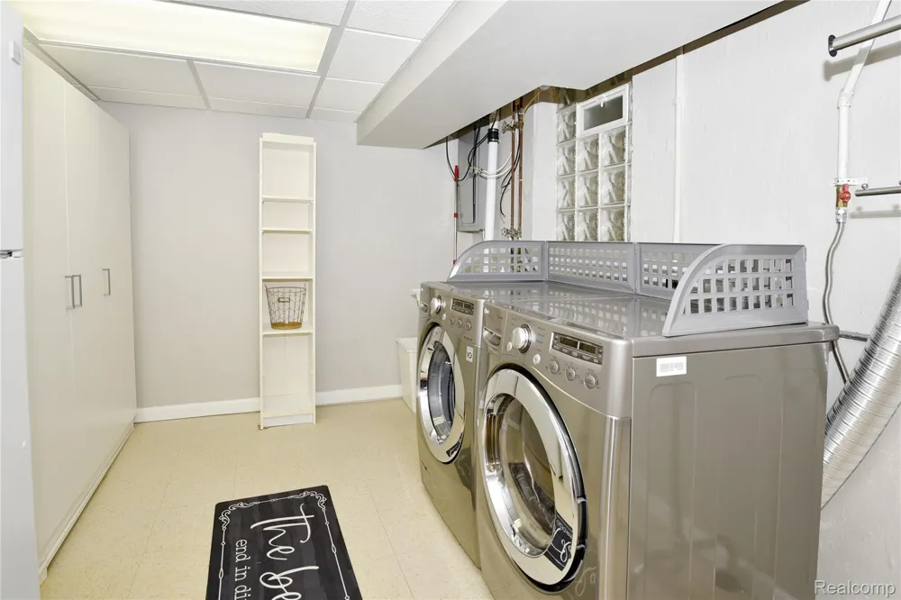 142 E Hickory Grove Road #3 Bloomfield Hills City, MI 48304