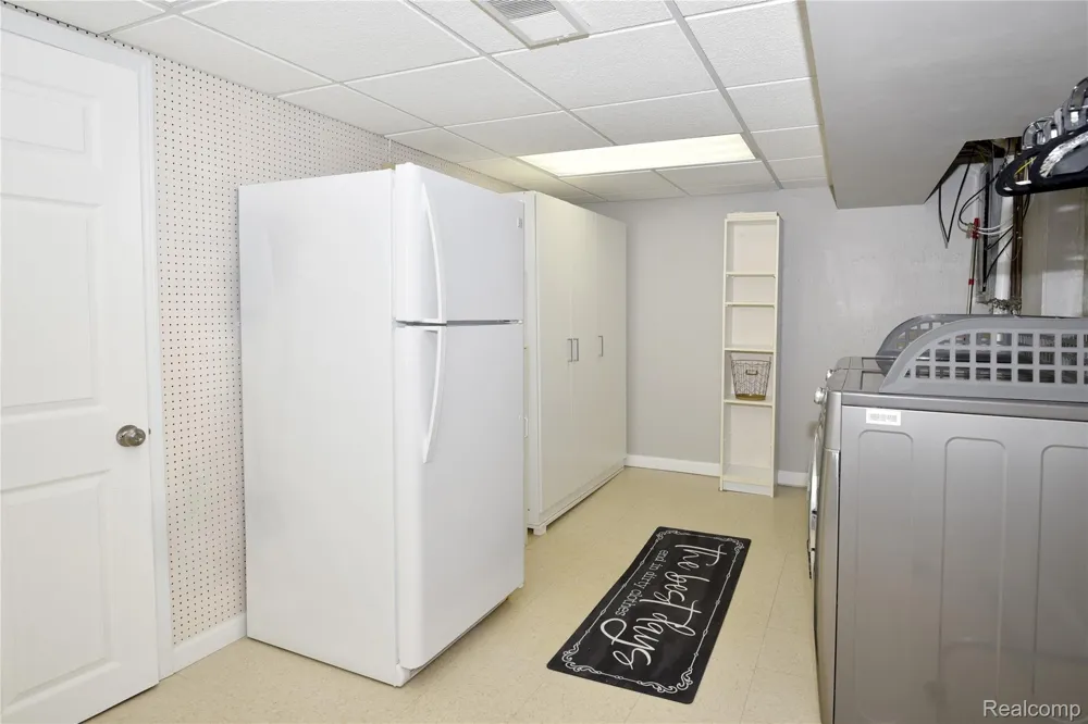 142 E Hickory Grove Road #3 Bloomfield Hills City, MI 48304
