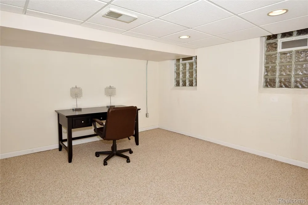 142 E Hickory Grove Road #3 Bloomfield Hills City, MI 48304