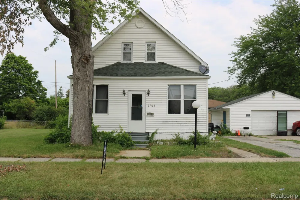 2703 Narloch Street Saginaw City, MI 48601