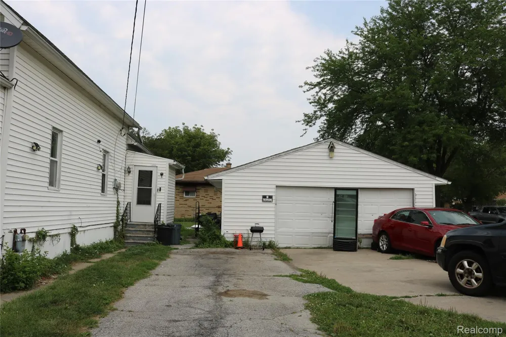 2703 Narloch Street Saginaw City, MI 48601
