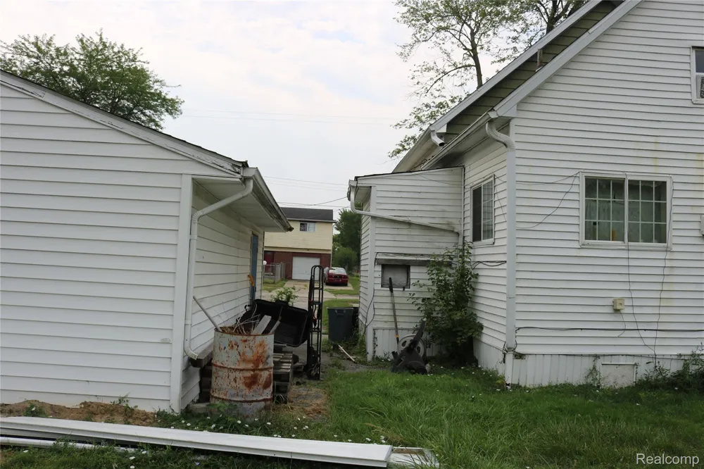 2703 Narloch Street Saginaw City, MI 48601