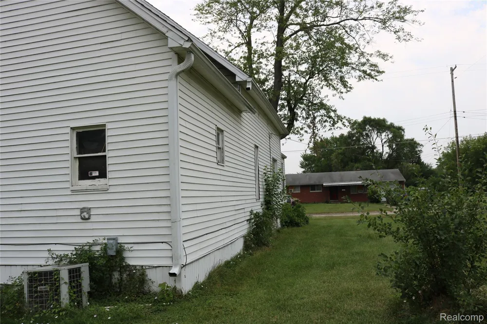 2703 Narloch Street Saginaw City, MI 48601
