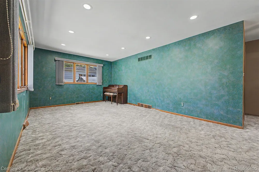 19036 Outer Drive Dearborn City, MI 48128