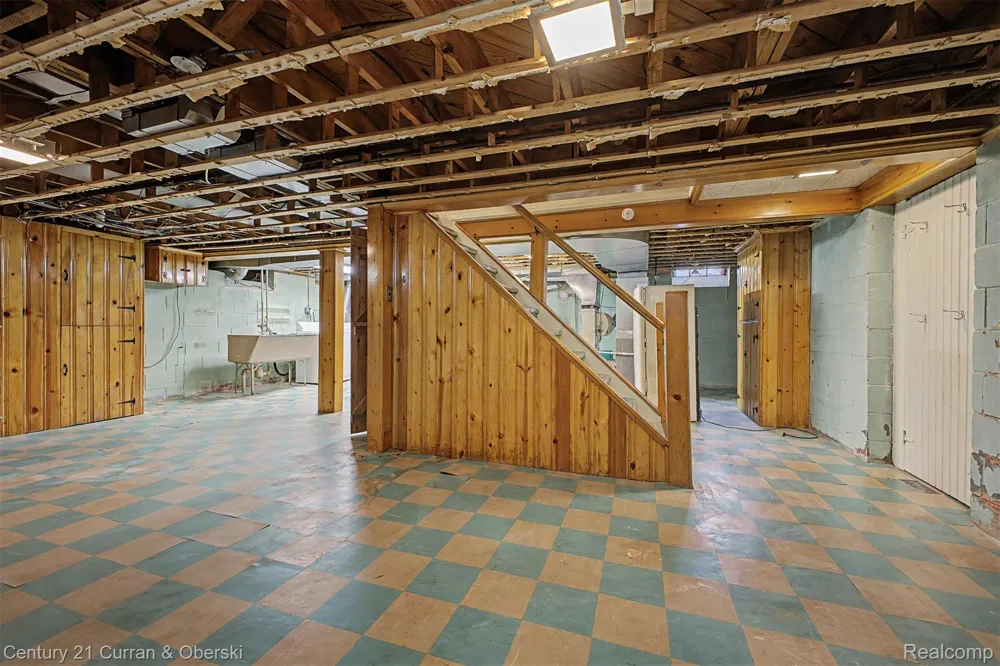 19036 Outer Drive Dearborn City, MI 48128