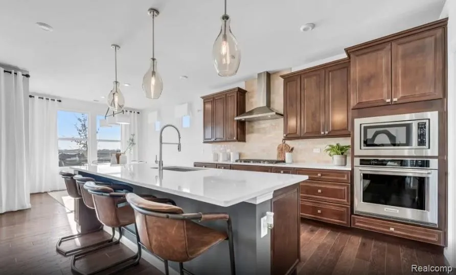 1656 Moss Drive Milford Charter Township, MI 48381