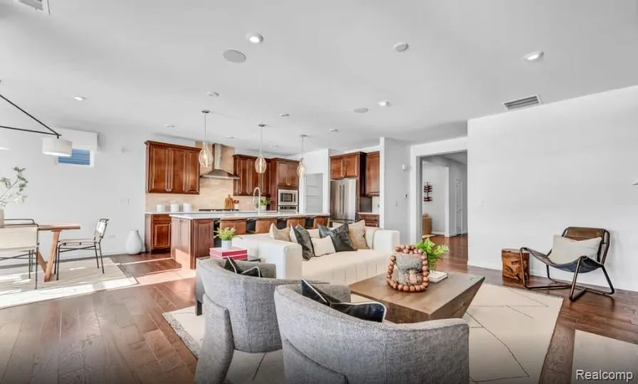 1656 Moss Drive Milford Charter Township, MI 48381