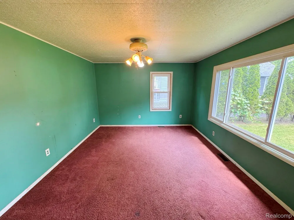 110 Waterly Avenue Waterford Charter Township, MI 48328