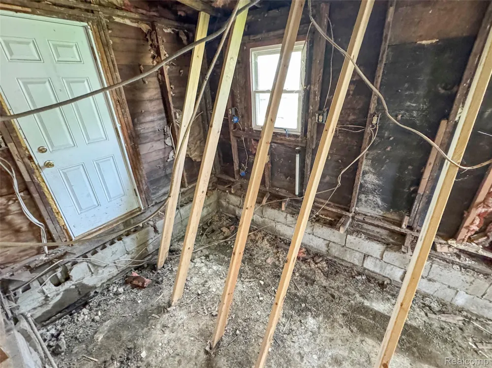 110 Waterly Avenue Waterford Charter Township, MI 48328