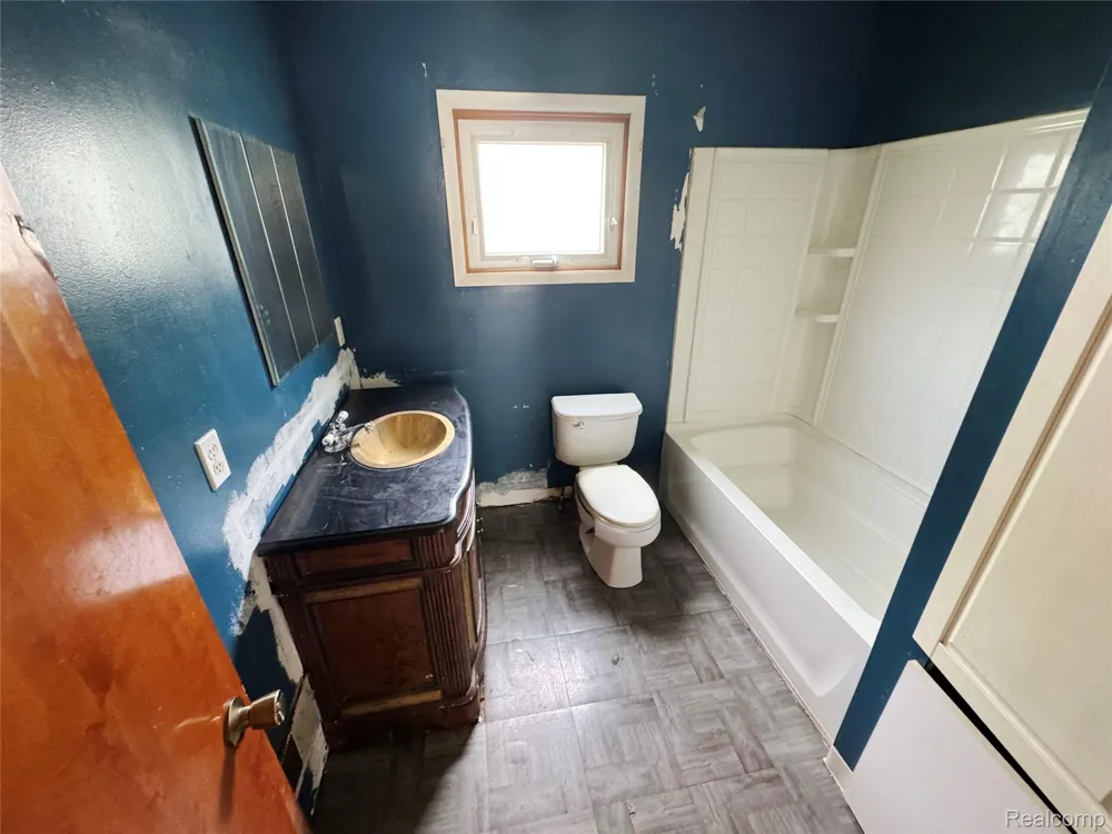 110 Waterly Avenue Waterford Charter Township, MI 48328
