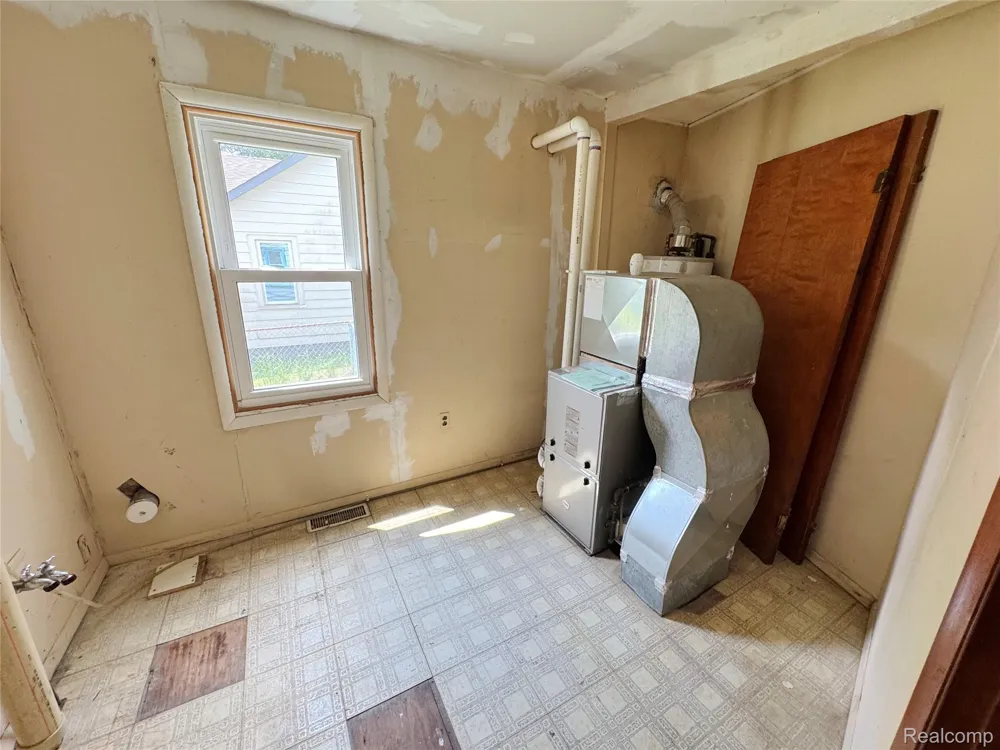110 Waterly Avenue Waterford Charter Township, MI 48328