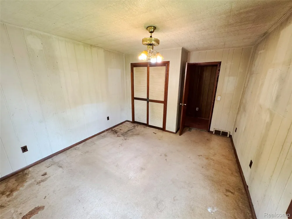 110 Waterly Avenue Waterford Charter Township, MI 48328