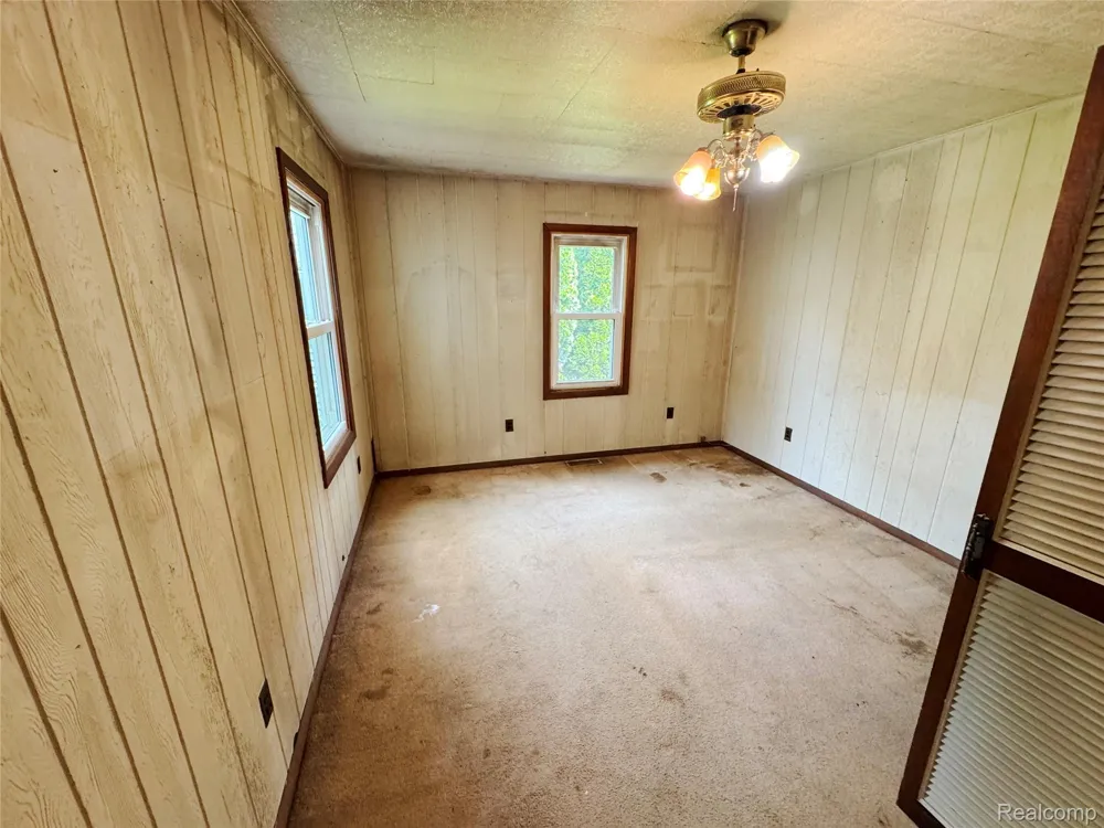 110 Waterly Avenue Waterford Charter Township, MI 48328