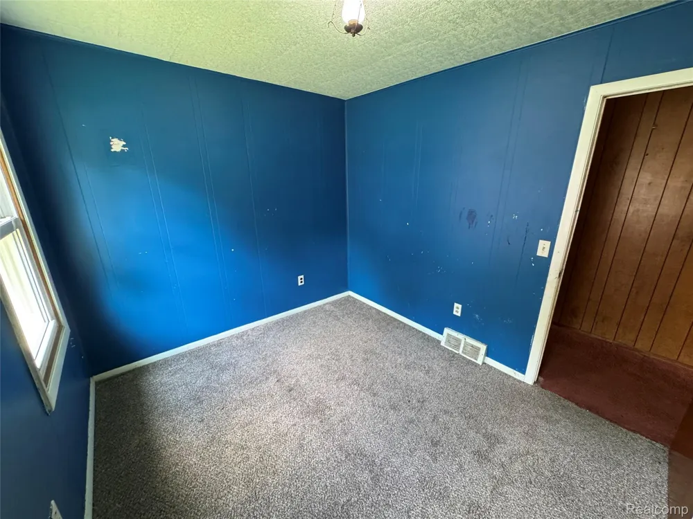 110 Waterly Avenue Waterford Charter Township, MI 48328