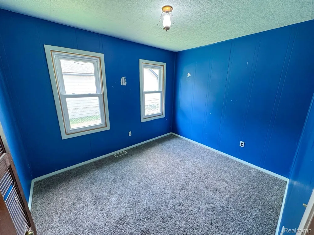 110 Waterly Avenue Waterford Charter Township, MI 48328